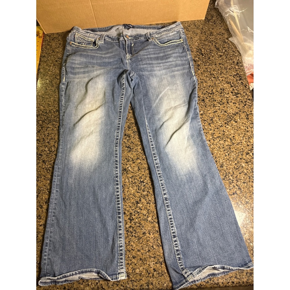 Vigoss Heritage Fit Boot Cut Jeans Womens 20x32 Medium Wash Embellished Pocket